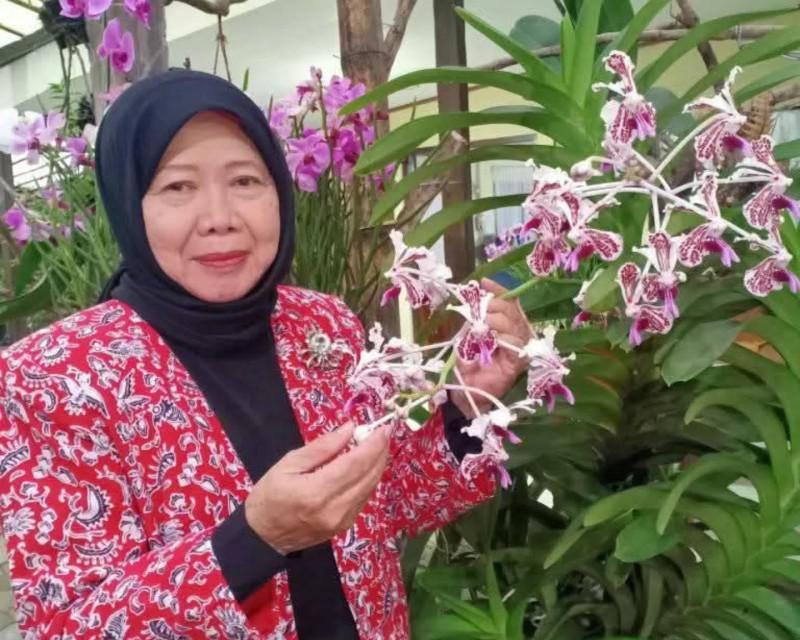 Biografi Pendiri – Ibu Titi